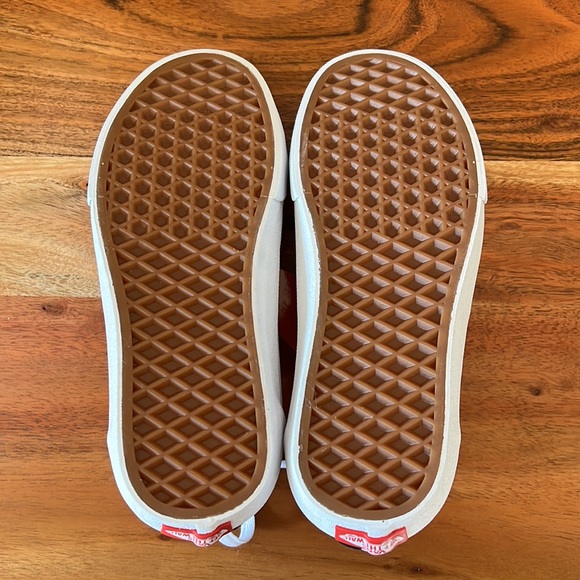 NWT Vans Old Skool Grey and Black Shoes with Red Stripe Size 6 - Picture 7 of 9